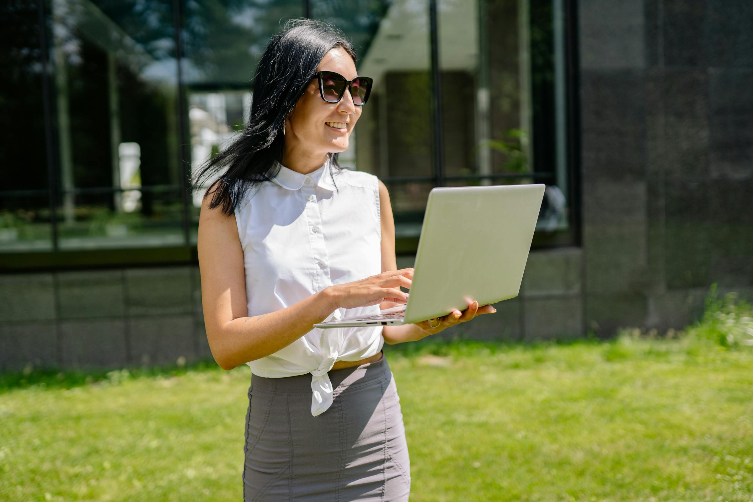 The Ultimate Career Guide: How to Successfully Search for Online Jobs - How to Get a Better Job Quickly: Your Full Roadmap to Success